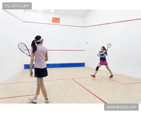 壁球不简单：燃脂赛跑步，战术藏博弈