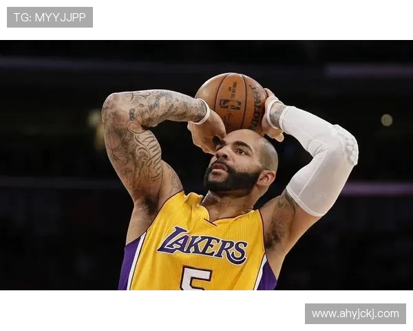 模仿 NBA 球星投篮：这姿势，真神了！